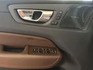 Volvo XC60 Inscripție de reîncărcare T8 AWD