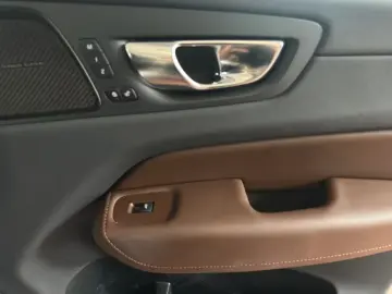 Volvo XC60 Inscripție de reîncărcare T8 AWD