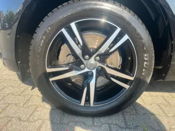 XC60 T8 AWD Recharge Geartronic RDesign Expressi