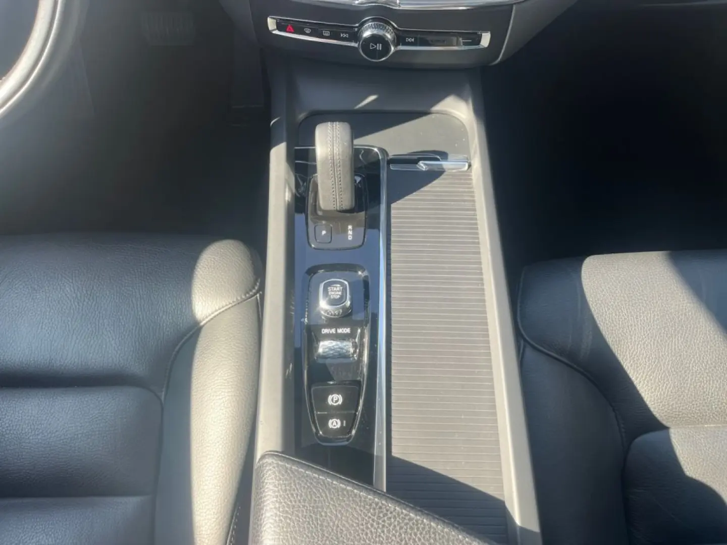XC60 T8 AWD Recharge Geartronic RDesign Expressi