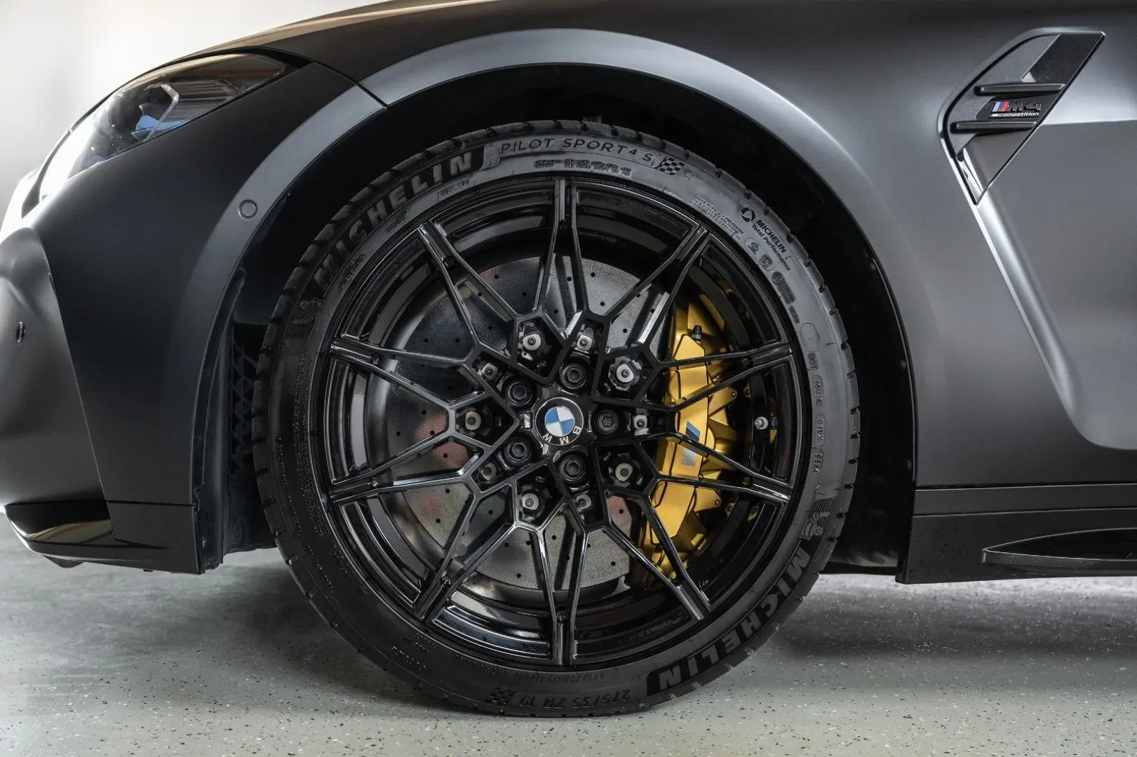 M4 Competition xDrive INDIVIDUAL DRIVERS KERAMIK