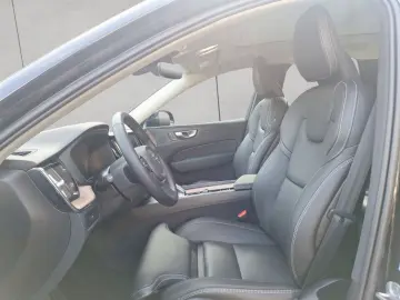 XC60 B4 B Plus Dark AHK PANO LEDER PDC