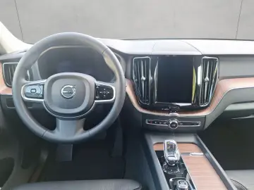 XC60 B4 B Plus Dark AHK PANO LEDER PDC