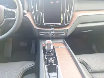 XC60 B4 B Plus Dark AHK PANO LEDER PDC