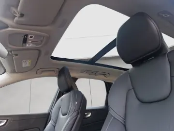 XC60 B4 B Plus Dark AHK PANO LEDER PDC