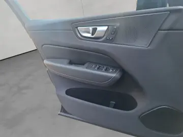 XC60 B4 B Plus Dark AHK PANO LEDER PDC
