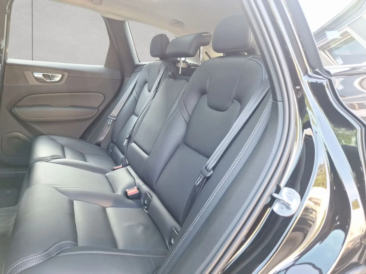 XC60 B4 B Plus Dark AHK PANO LEDER PDC