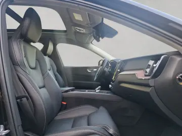 XC60 B4 B Plus Dark AHK PANO LEDER PDC