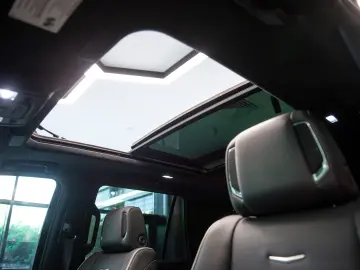 Cadillac Escalade 600 6.2 V8