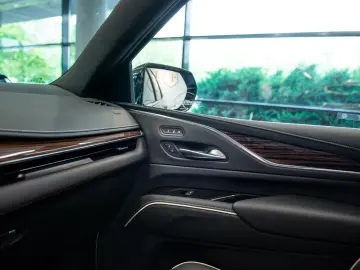 Cadillac Escalade 600 6.2 V8
