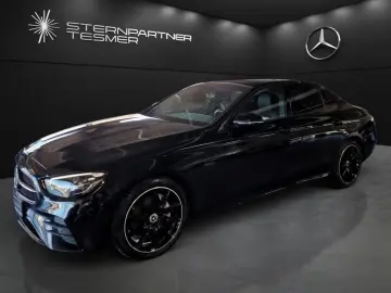 E 220 d AMG MBUX DISTR NIGHT AMBIENTE KAMERA AHK