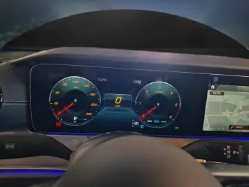 E 220 d AMG+MBUX+DISTR+NIGHT+AMBIENTE+KAMERA+AHK