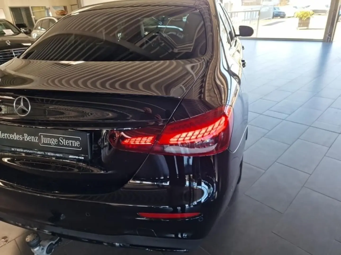 E 220 d AMG+MBUX+DISTR+NIGHT+AMBIENTE+KAMERA+AHK