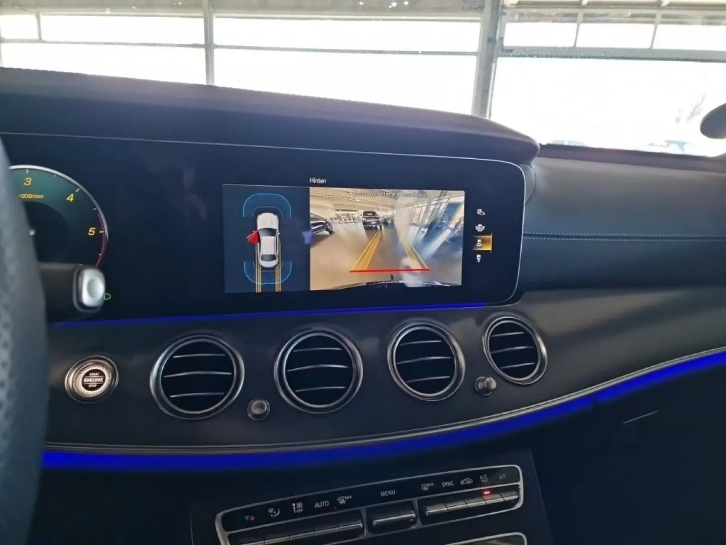 E 220 d AMG+MBUX+DISTR+NIGHT+AMBIENTE+KAMERA+AHK