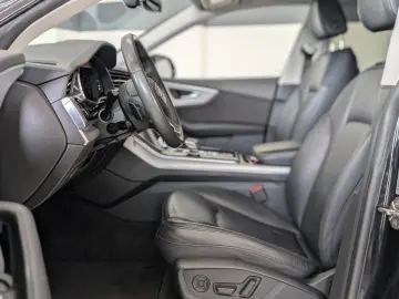 Q8 45 TDI Quattro S-line HD-MATRIX AHK LUFT 21