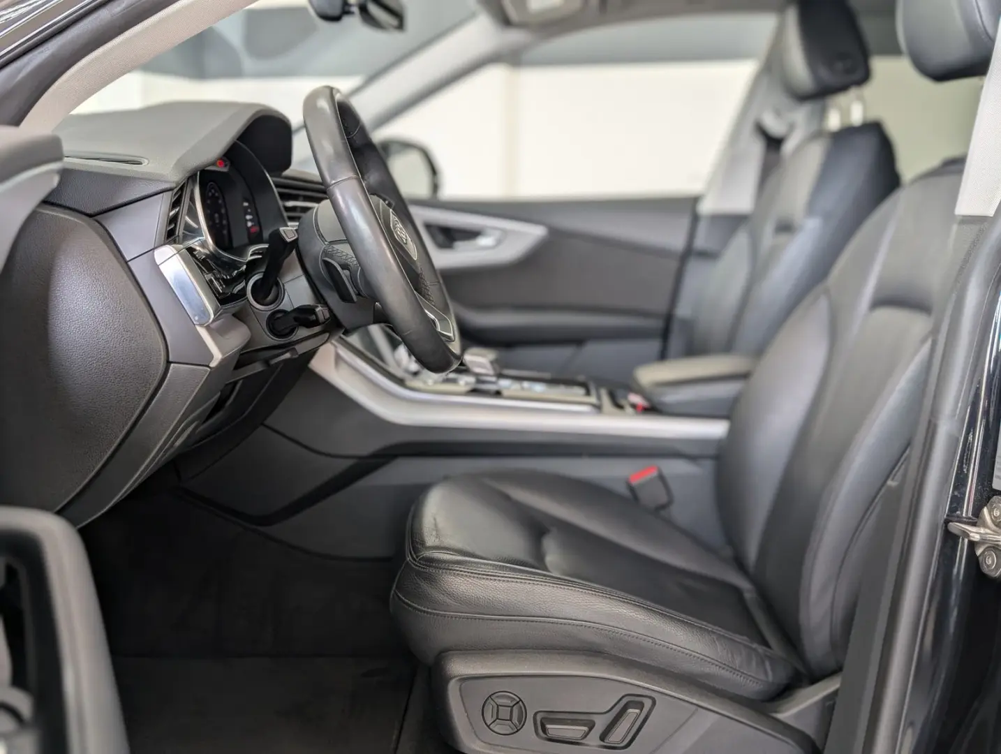 Q8 45 TDI Quattro S-line HD-MATRIX AHK LUFT 21