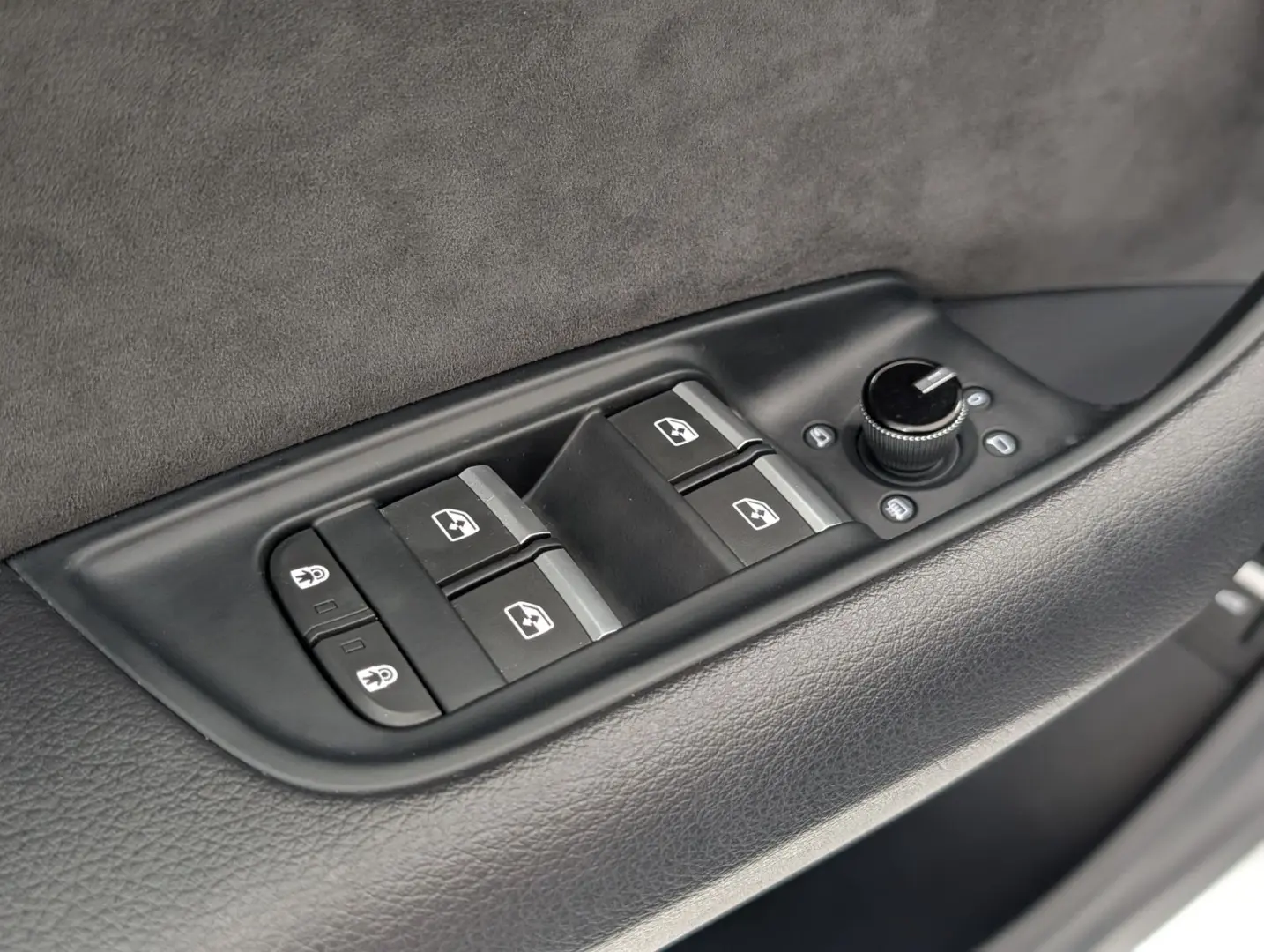 Q8 45 TDI Quattro S-line HD-MATRIX AHK LUFT 21