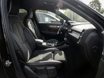 XC40 T3 R Design