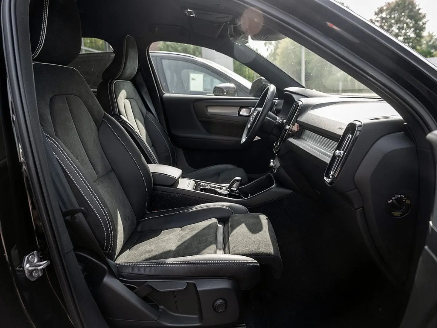 XC40 T3 R Design