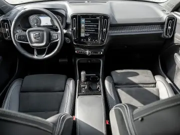 XC40 T3 R Design