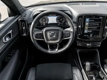 XC40 T3 R Design