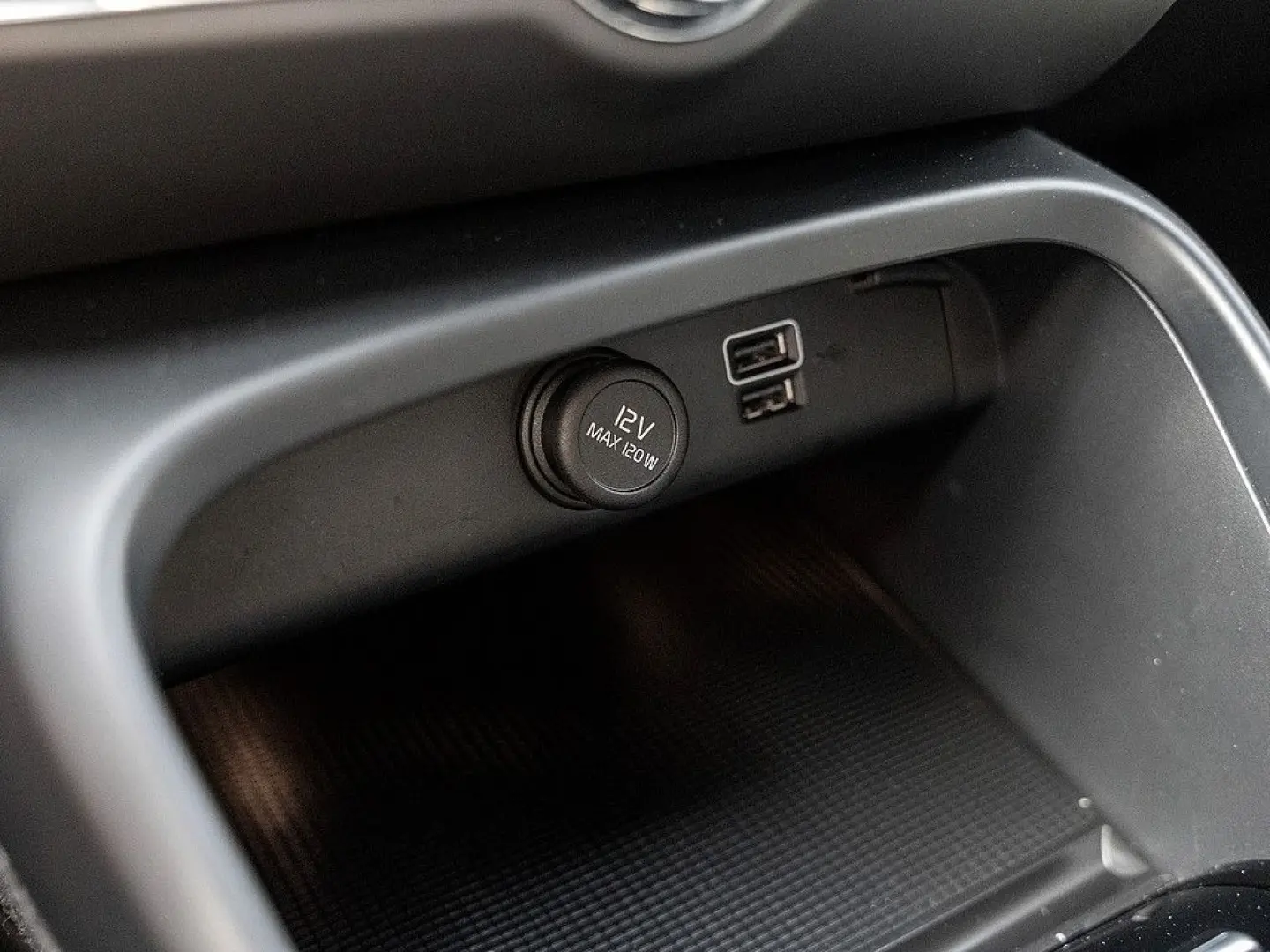XC40 T3 R Design