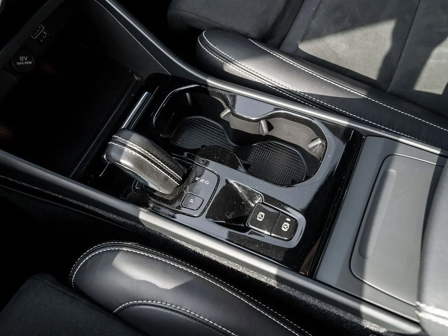 XC40 T3 R Design