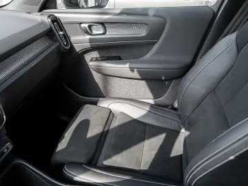 XC40 T3 R Design
