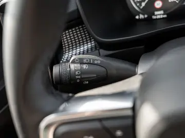 XC40 T3 R Design