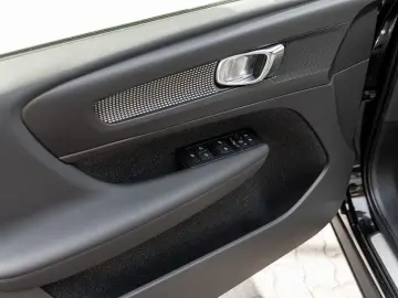 XC40 T3 R Design