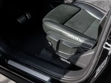 XC40 T3 R Design