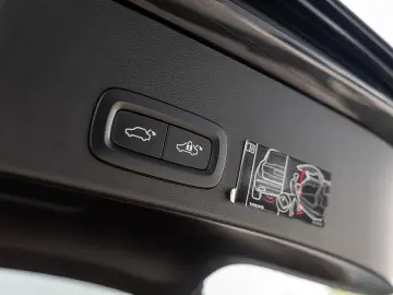 XC40 T3 R Design