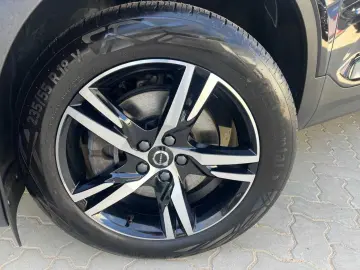 XC40 B3 (B) 2WD Plus Dark RFK/ AHK/ uvm