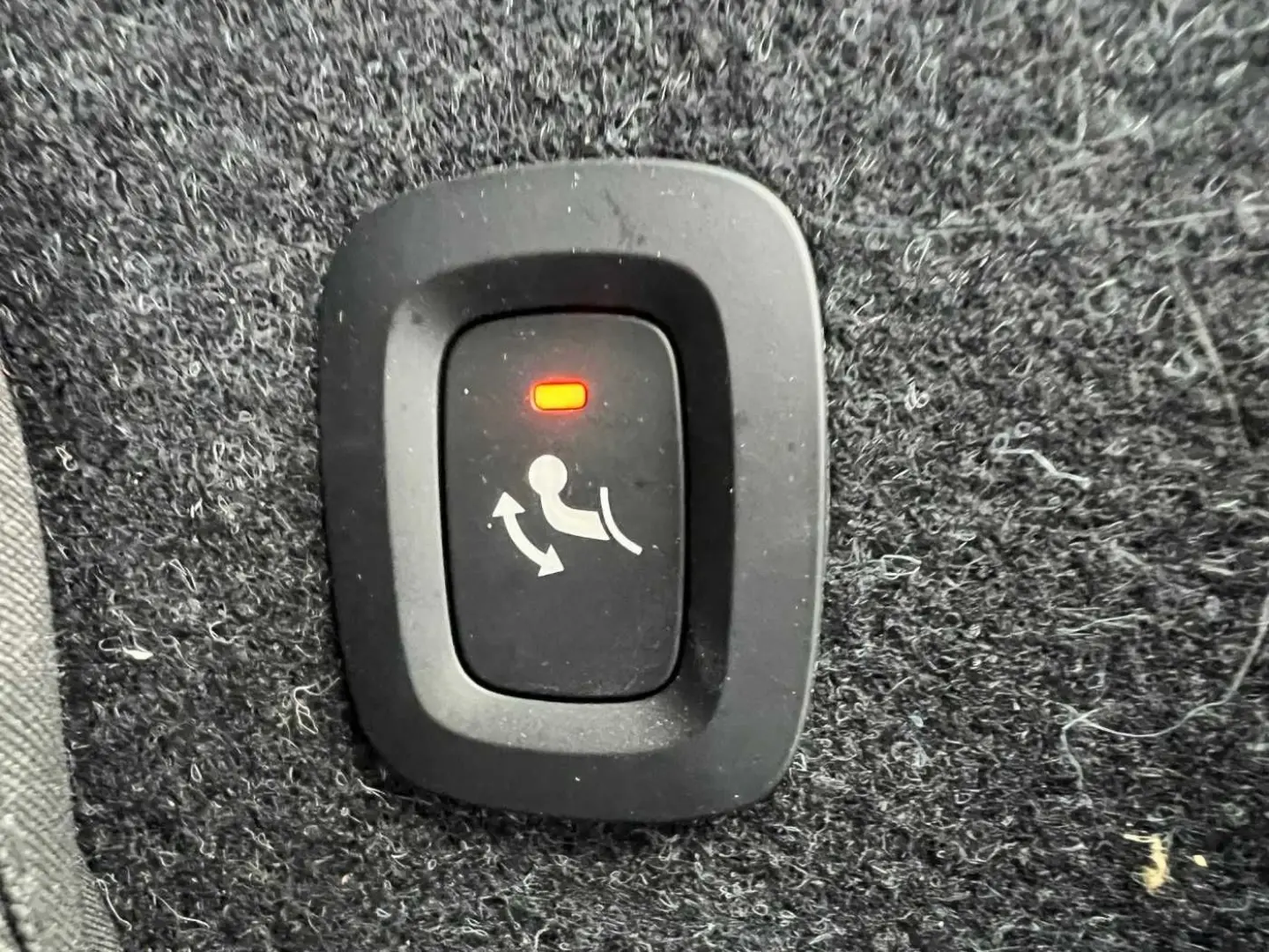 XC40 B3 (B) 2WD Plus Dark RFK/ AHK/ uvm