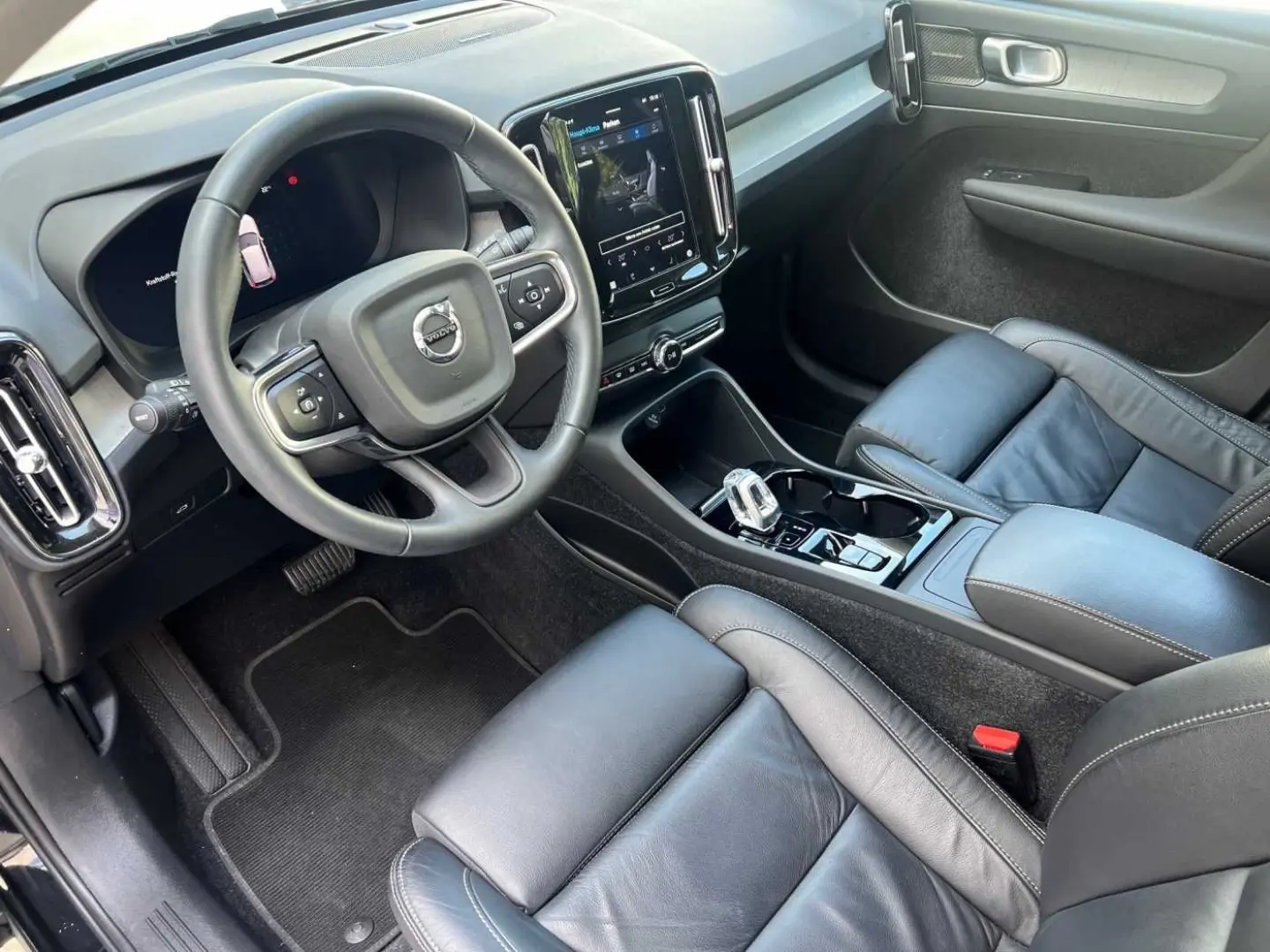 XC40 B3 (B) 2WD Plus Dark RFK/ AHK/ uvm