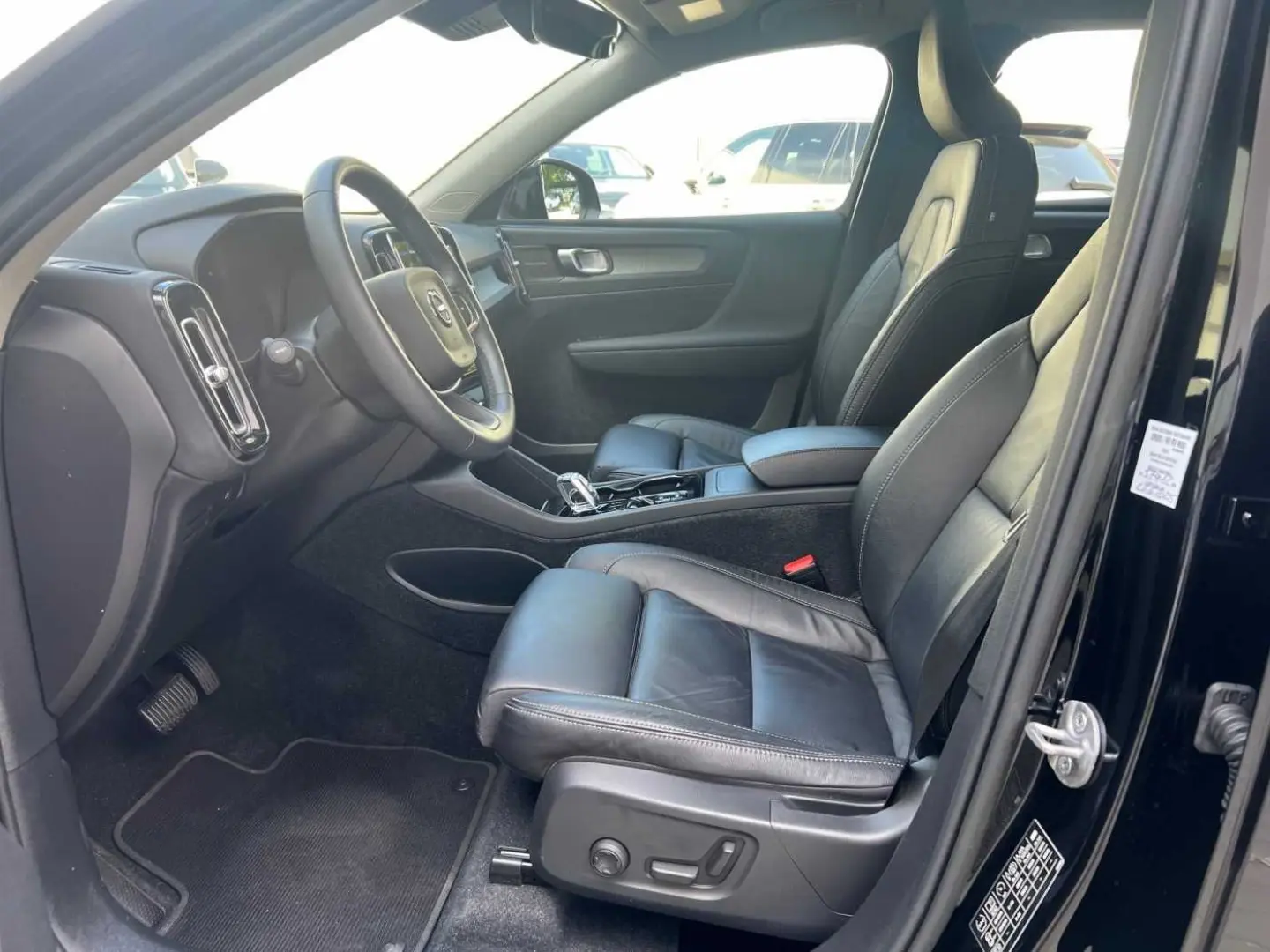 XC40 B3 (B) 2WD Plus Dark RFK/ AHK/ uvm
