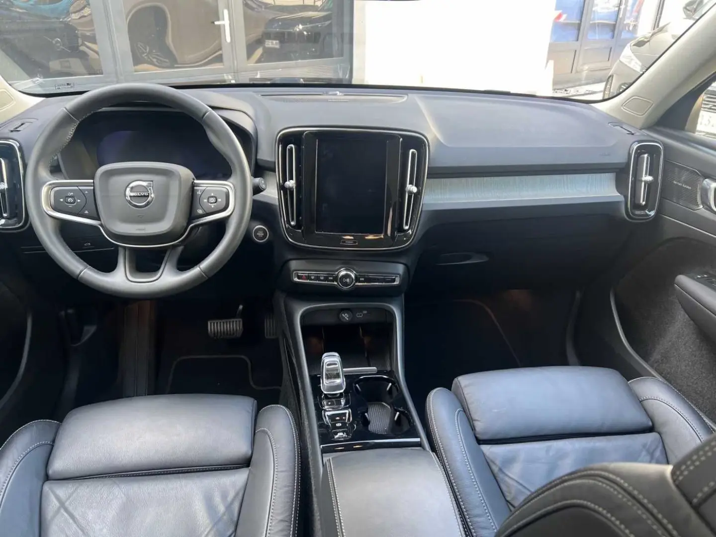 XC40 B3 (B) 2WD Plus Dark RFK/ AHK/ uvm