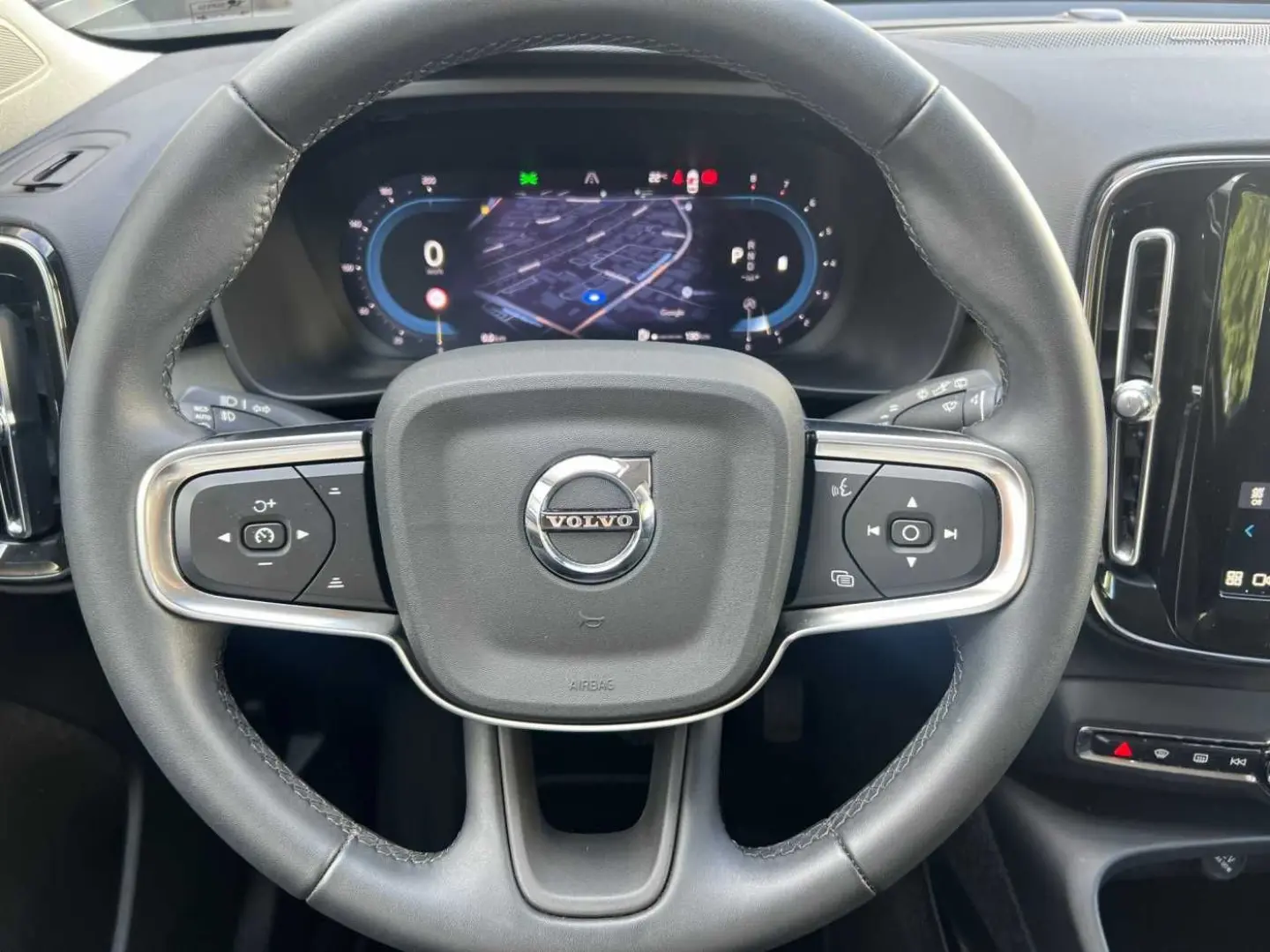 XC40 B3 (B) 2WD Plus Dark RFK/ AHK/ uvm