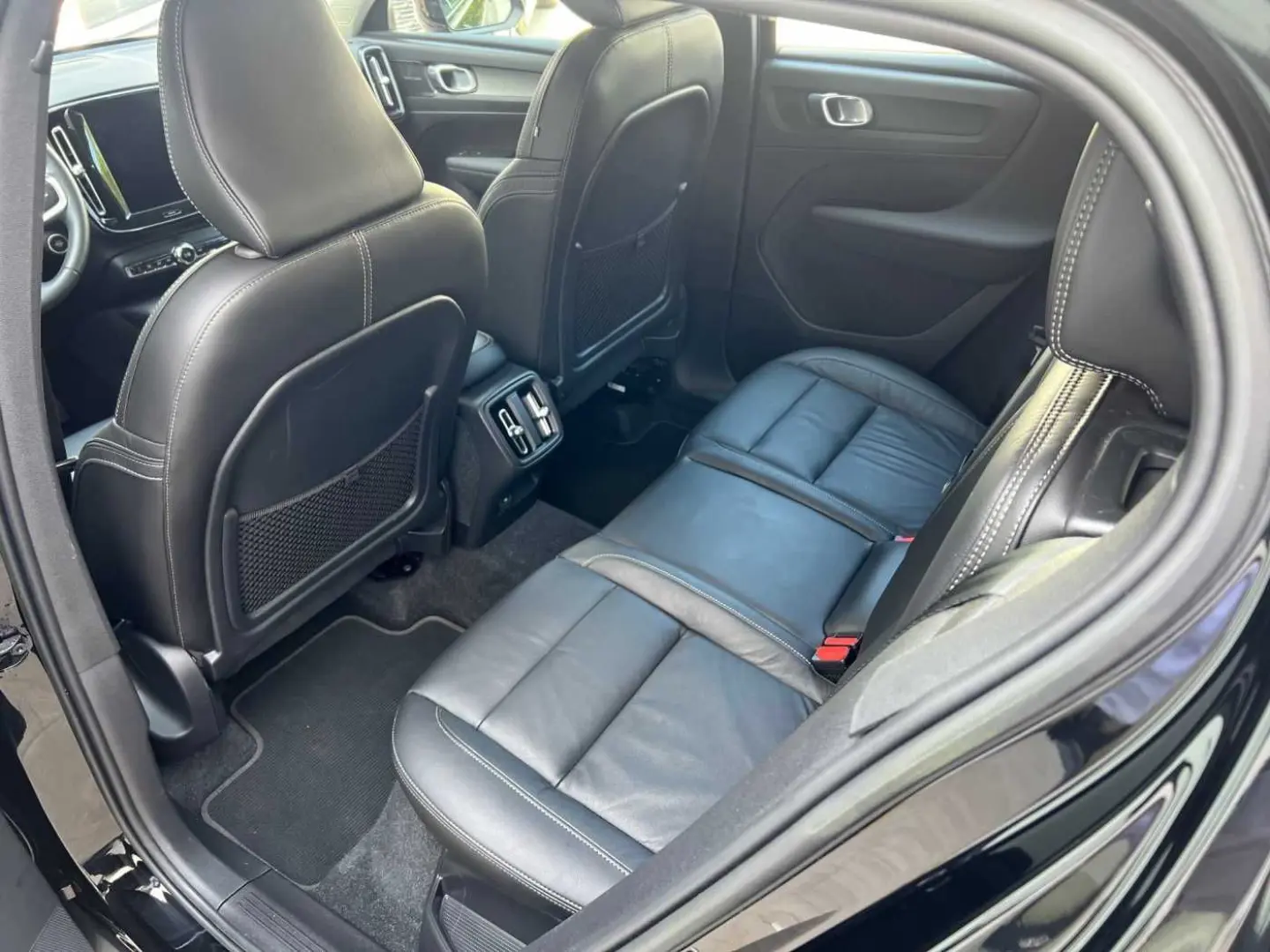 XC40 B3 (B) 2WD Plus Dark RFK/ AHK/ uvm