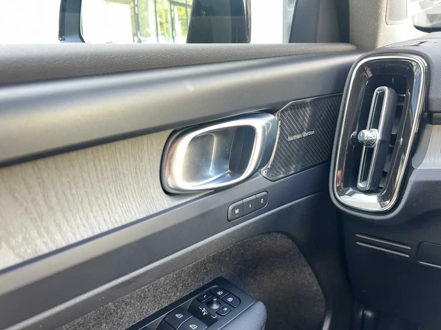 XC40 B3 (B) 2WD Plus Dark RFK/ AHK/ uvm
