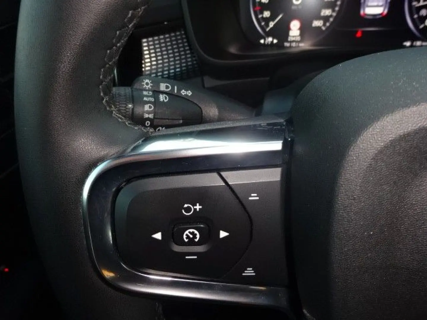 XC40 163PS Autm. R-Design Lagom-Edition Pano
