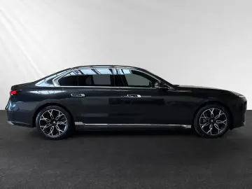 750e xDrive Allrad|PanoSkyLounge|Bowers&Wilkins