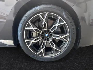 750e xDrive Allrad|PanoSkyLounge|Bowers&Wilkins
