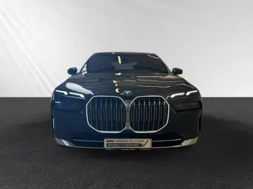 750e xDrive Allrad|PanoSkyLounge|Bowers&Wilkins