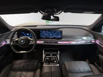 750e xDrive Allrad|PanoSkyLounge|Bowers&Wilkins