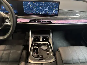 750e xDrive Allrad|PanoSkyLounge|Bowers&Wilkins