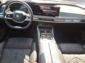 750e xDrive Navi Leder Tempom.aktiv Panoramadach