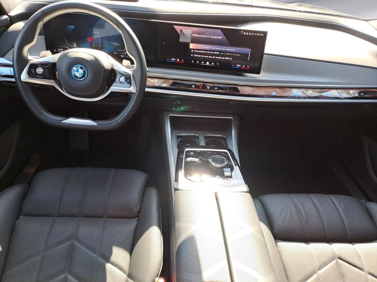750e xDrive Navi Leder Tempom.aktiv Panoramadach