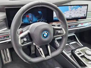 750e xDrive M Sport DA/PA-Prof,B&W,Kristall,Sky