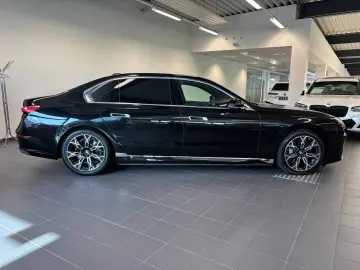 750e xDrive HUD PANO ACC 360°KAM RFK NAVI LED